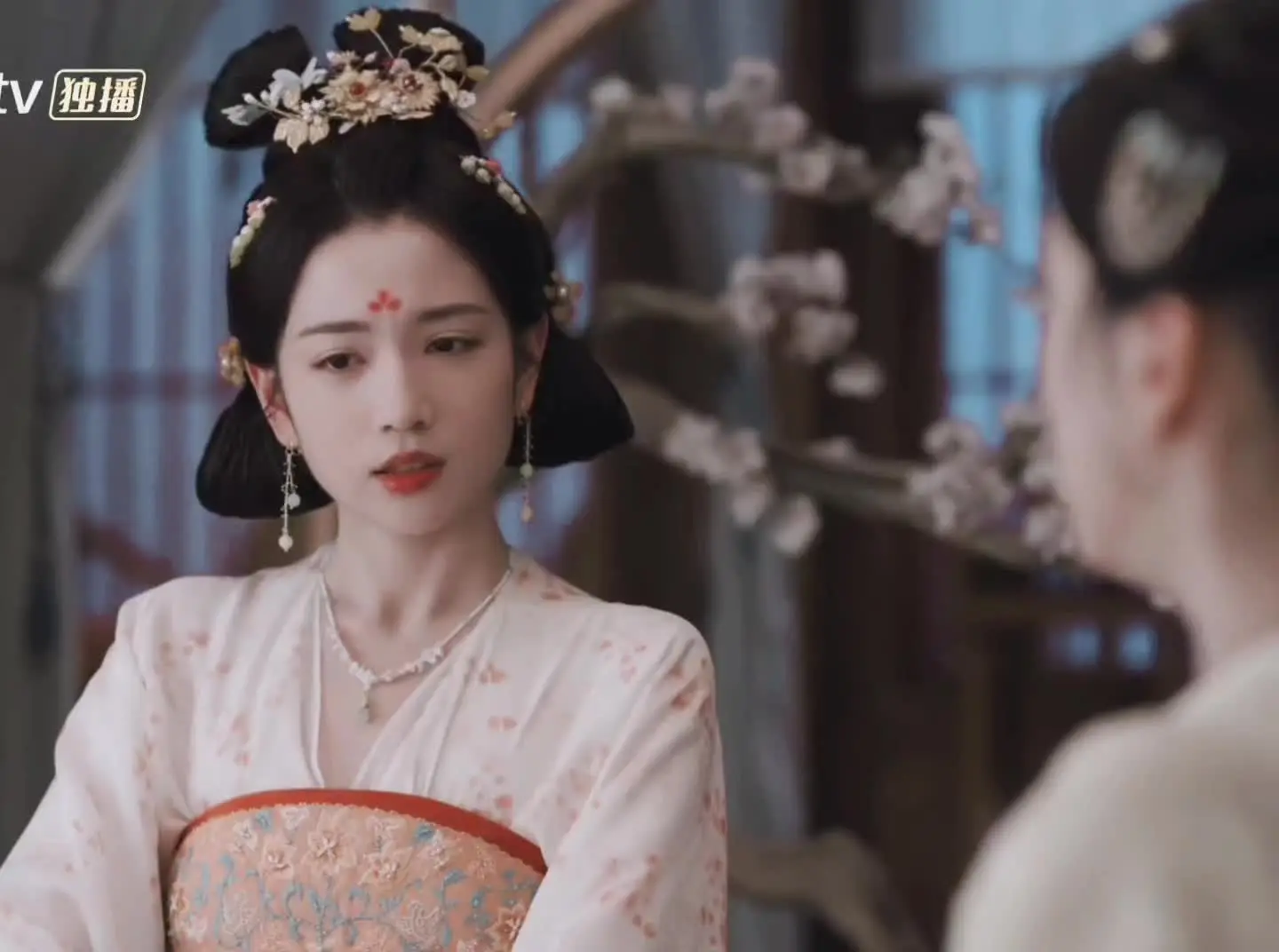 女主和好闺闺分析定北王的话全被隔壁正主听了去，关键都还不是什么好话，搞...