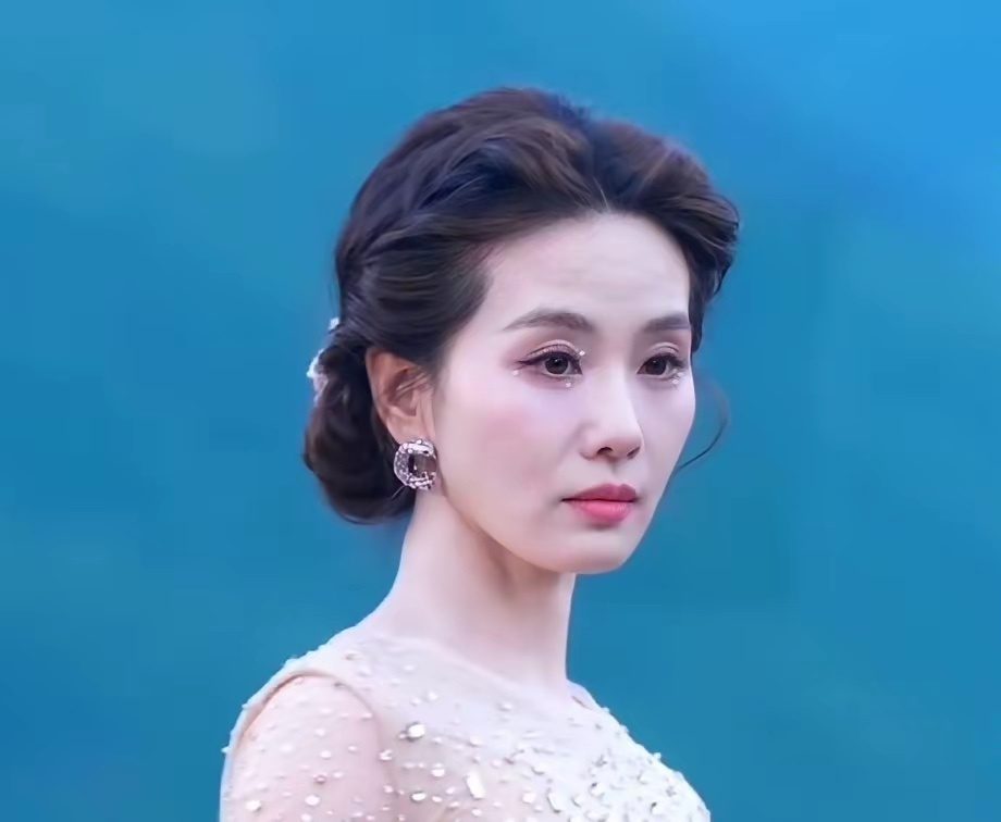 50岁的李小冉和不到40的刘诗诗 谁状态更好？ 