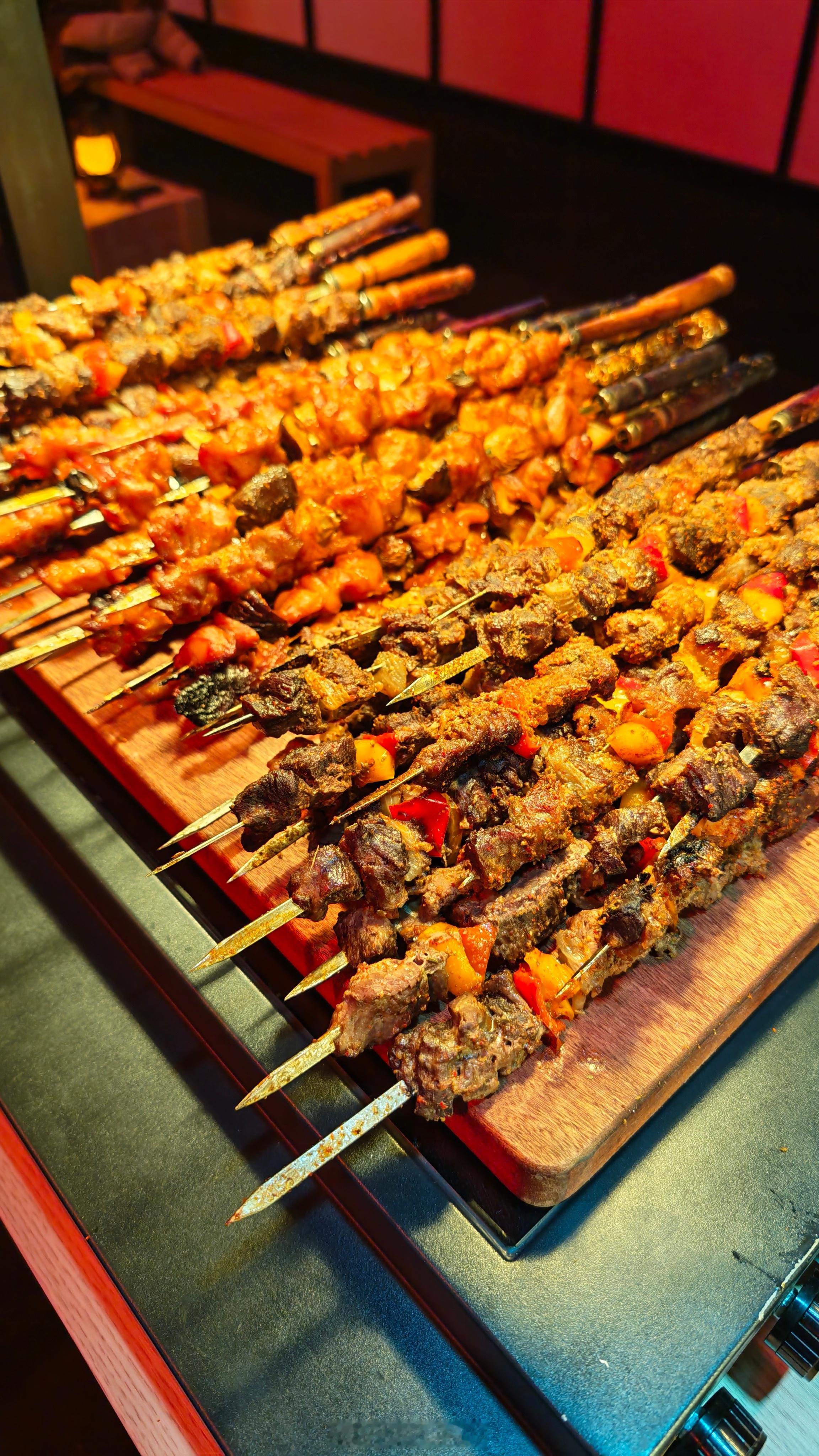 打卡宝马家宴现场很有氛围感不一样的年后对了我还中了黄金～宝马