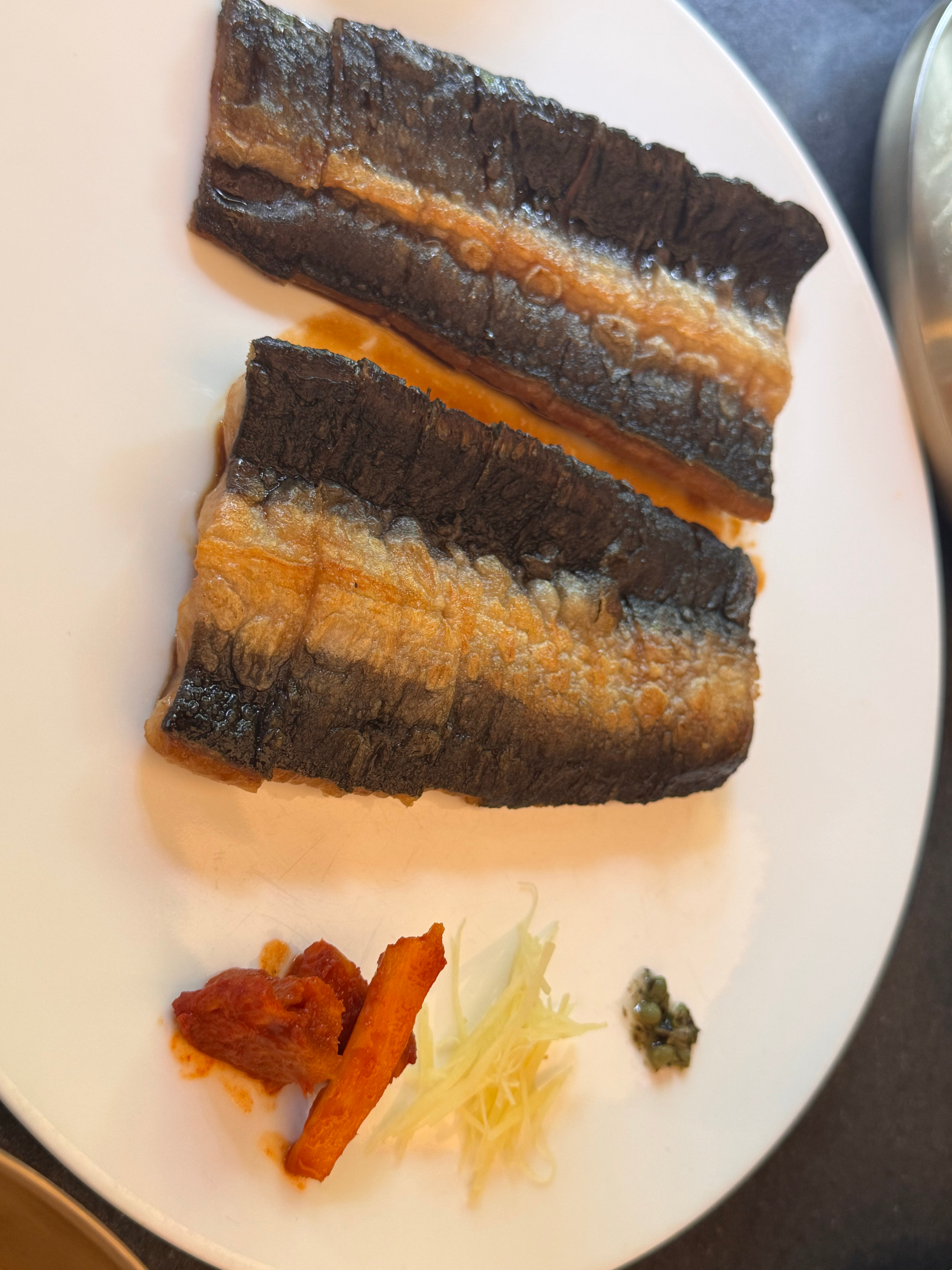 我真的很想买这顶帽子…很显肤色啊（（ 韩国·Seoul korea