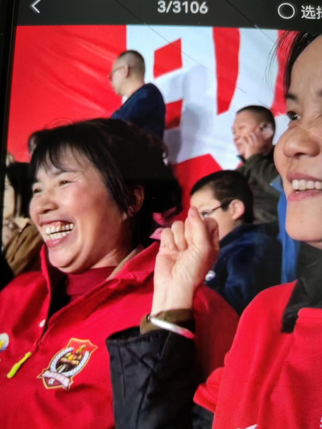 足球已成为了当今影响力最大最受大众欢迎的体育竞技类运动，当湘超来到我们家乡娄底体