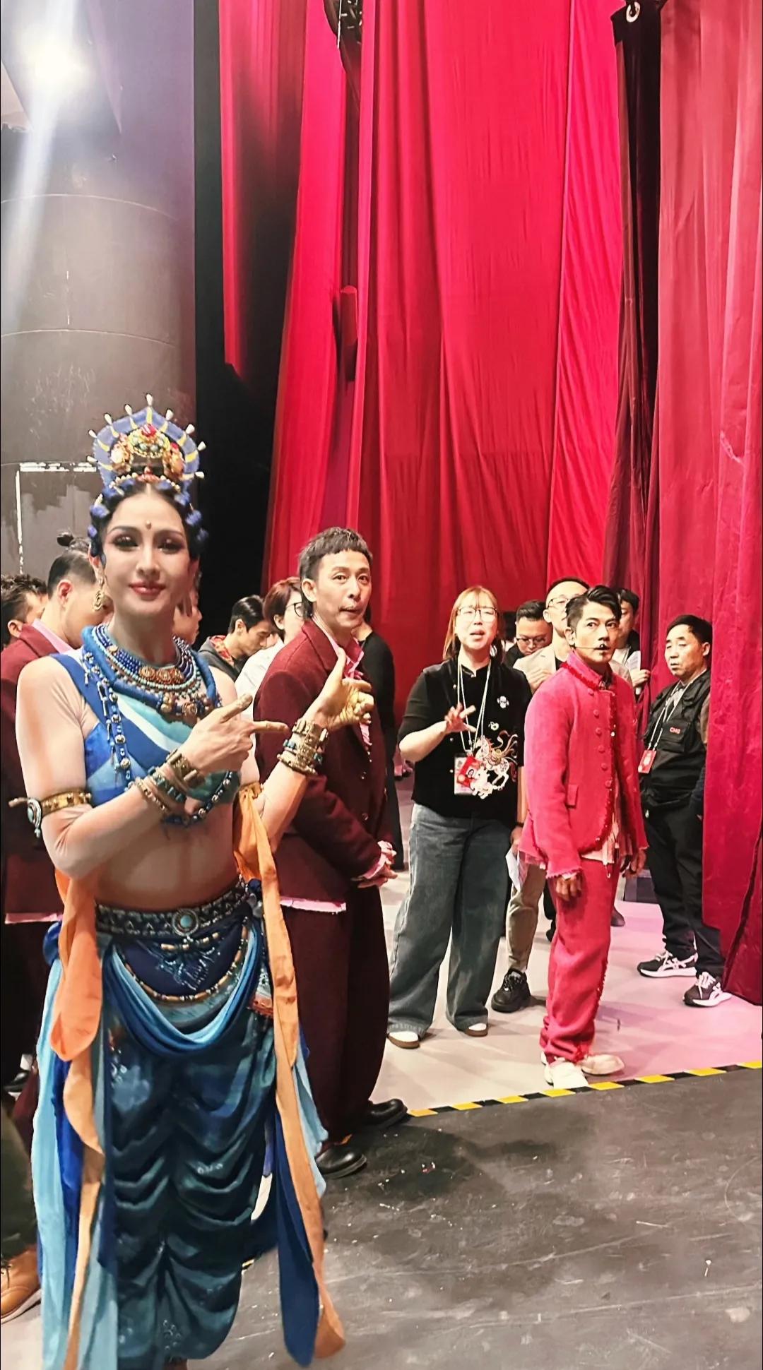 网友：终于见到本人，舞王郭富城！