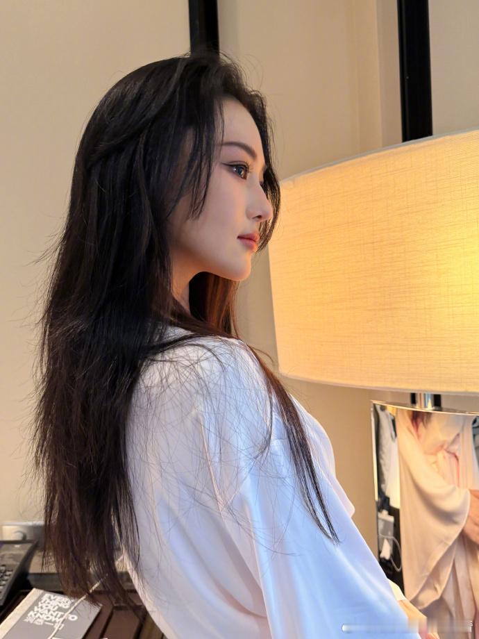 张馨予预告红毯礼服张馨予礼服重25斤 张馨予红毯礼服有 25 斤！预告透露的重量