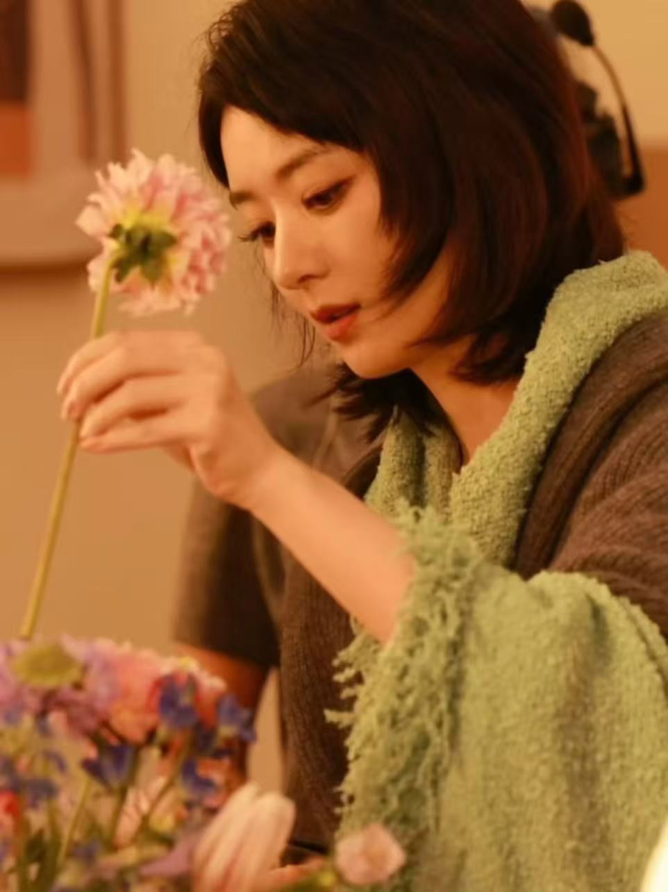 赵丽颖晒插花live赵丽颖周一插花live 赵丽颖晒插花live 