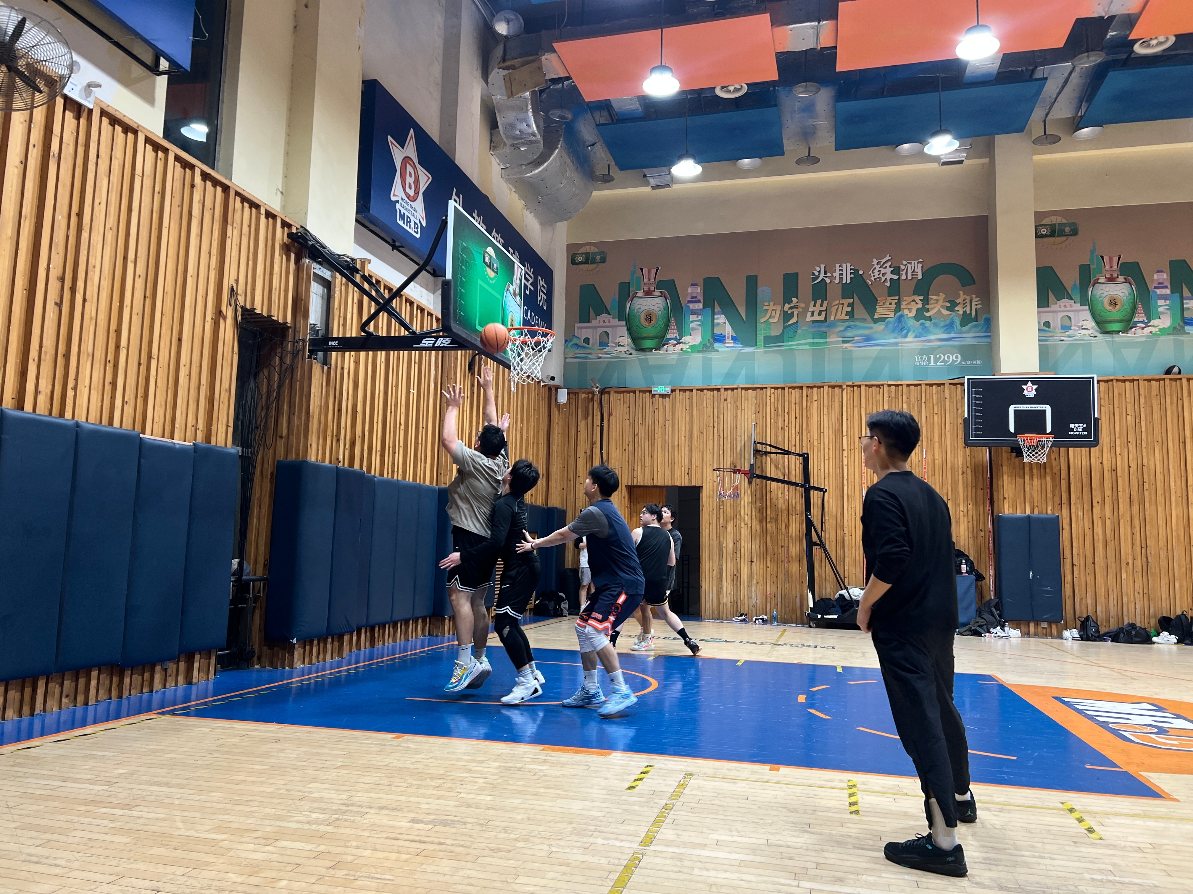 天冷了，打球频率低了，估计没多久大家就肉眼可见的我胖了。 