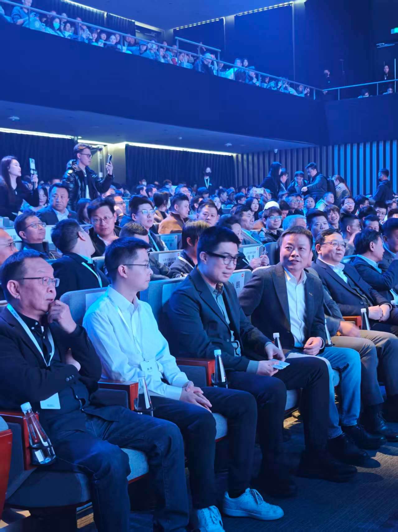 一排好哥们小米发布会