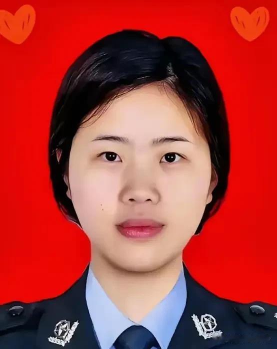 四川女警罗慧琳1995年出生，入警5年多成绩突出，获多项荣誉。她那句“不怕，我是