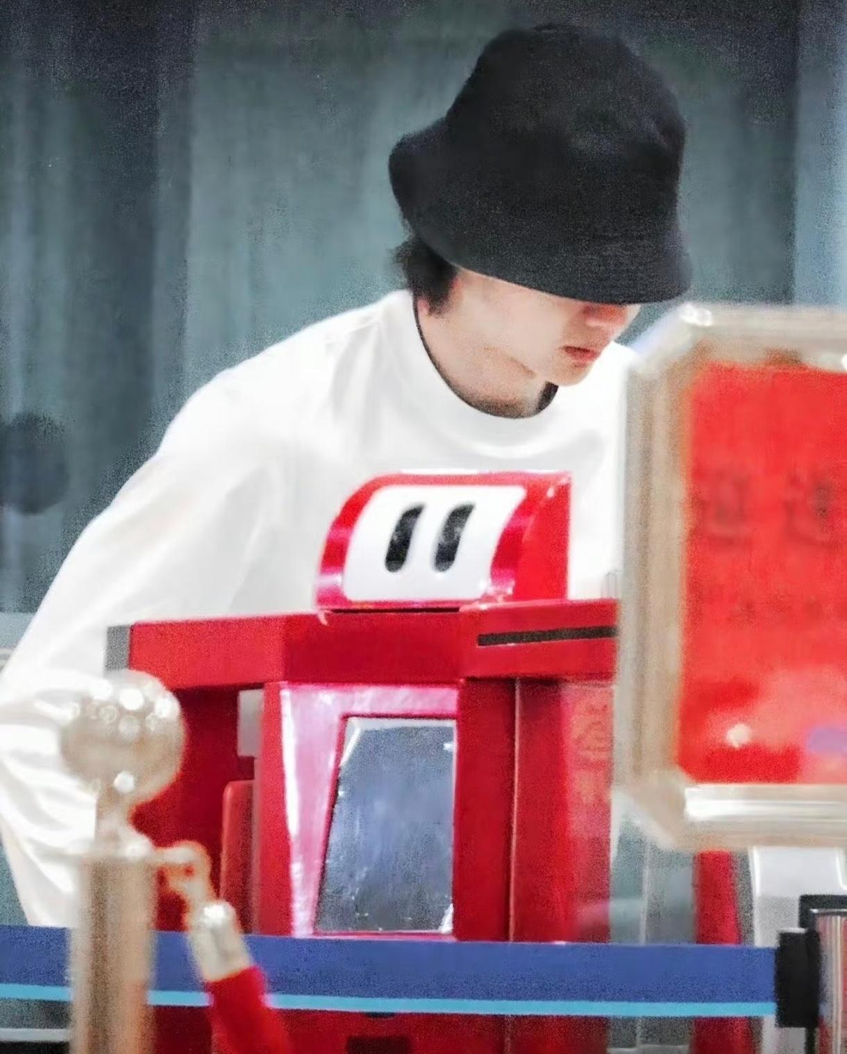好帅好帅！！！[可怜] ​​​