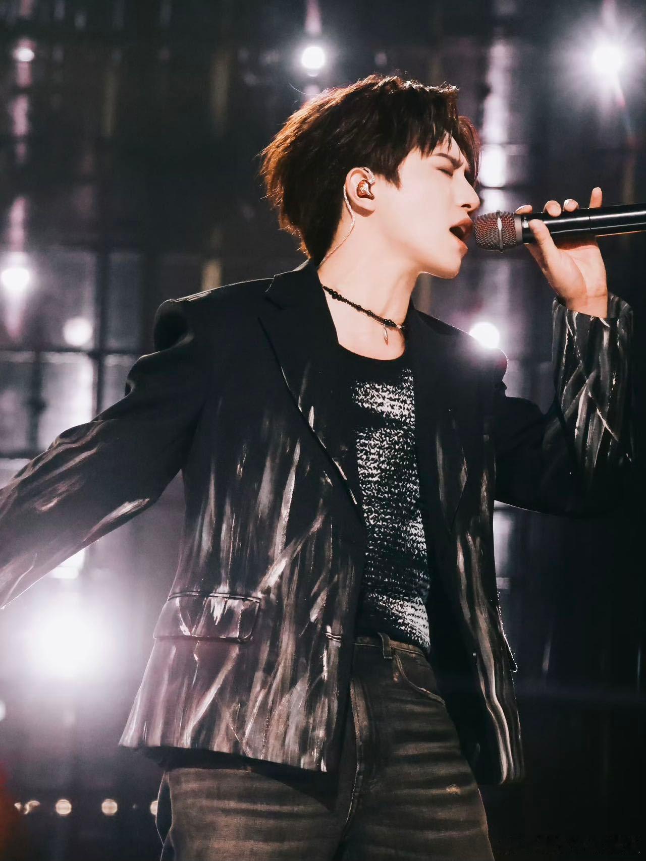 #伯远薛定谔的稳#伯远果然是实力派，这一次的舞台让人叹为观止 ​​​