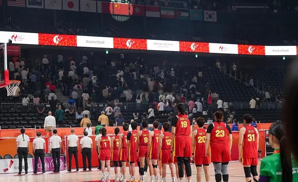 9月26日讯 亚运会女篮铜牌争夺战，中国女篮半场与中国台北战至36平。上半场比赛
