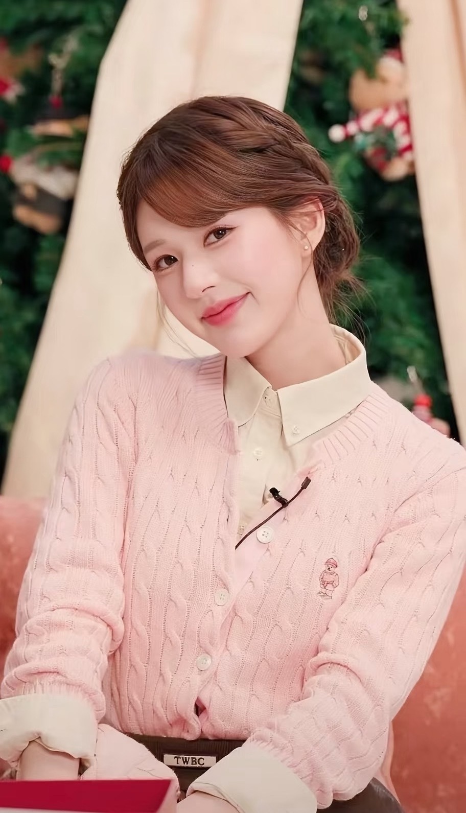 赵露思小熊也要升title了，首位全球代言人，这个小熊就这么宠露