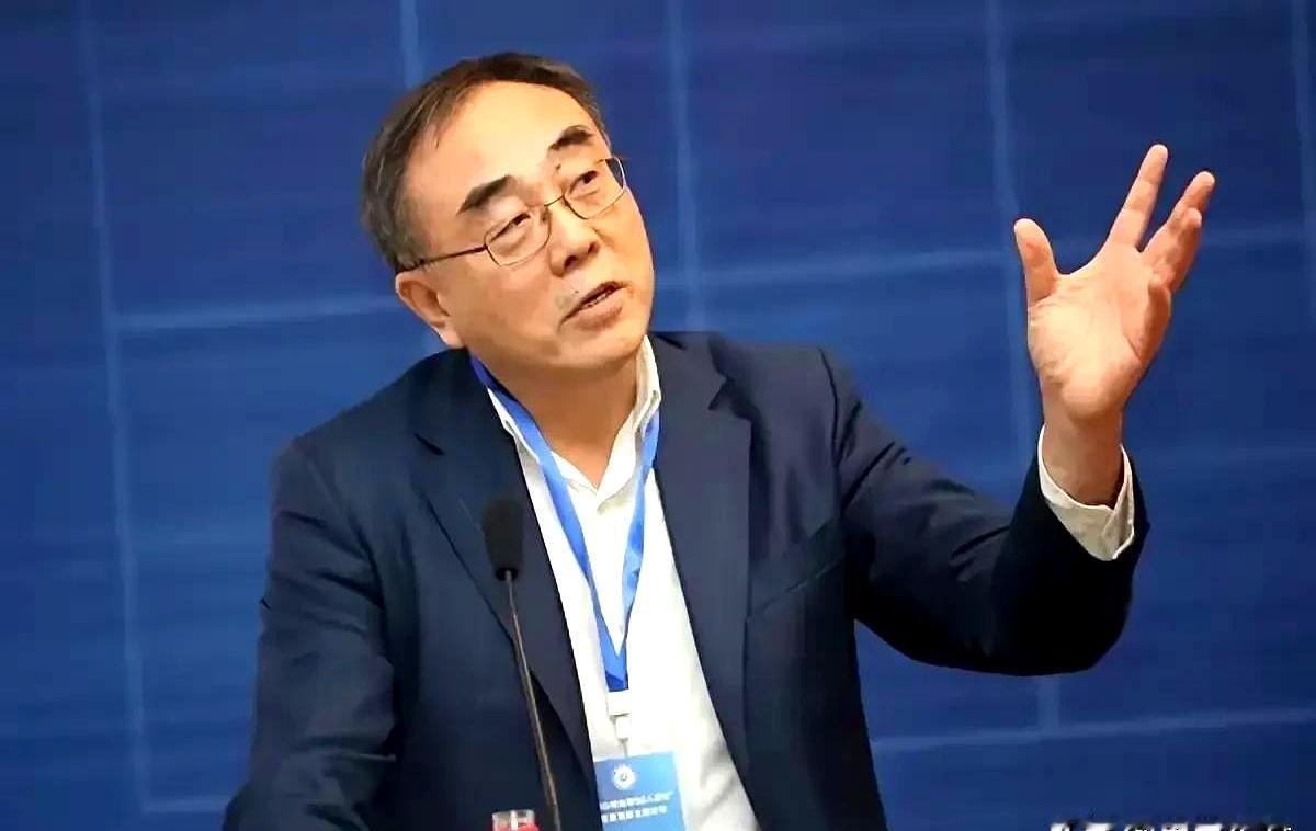 有人提出了一个很现实的想法：原始股东能不能别一上市就忙着套现，而是把心思放回企业