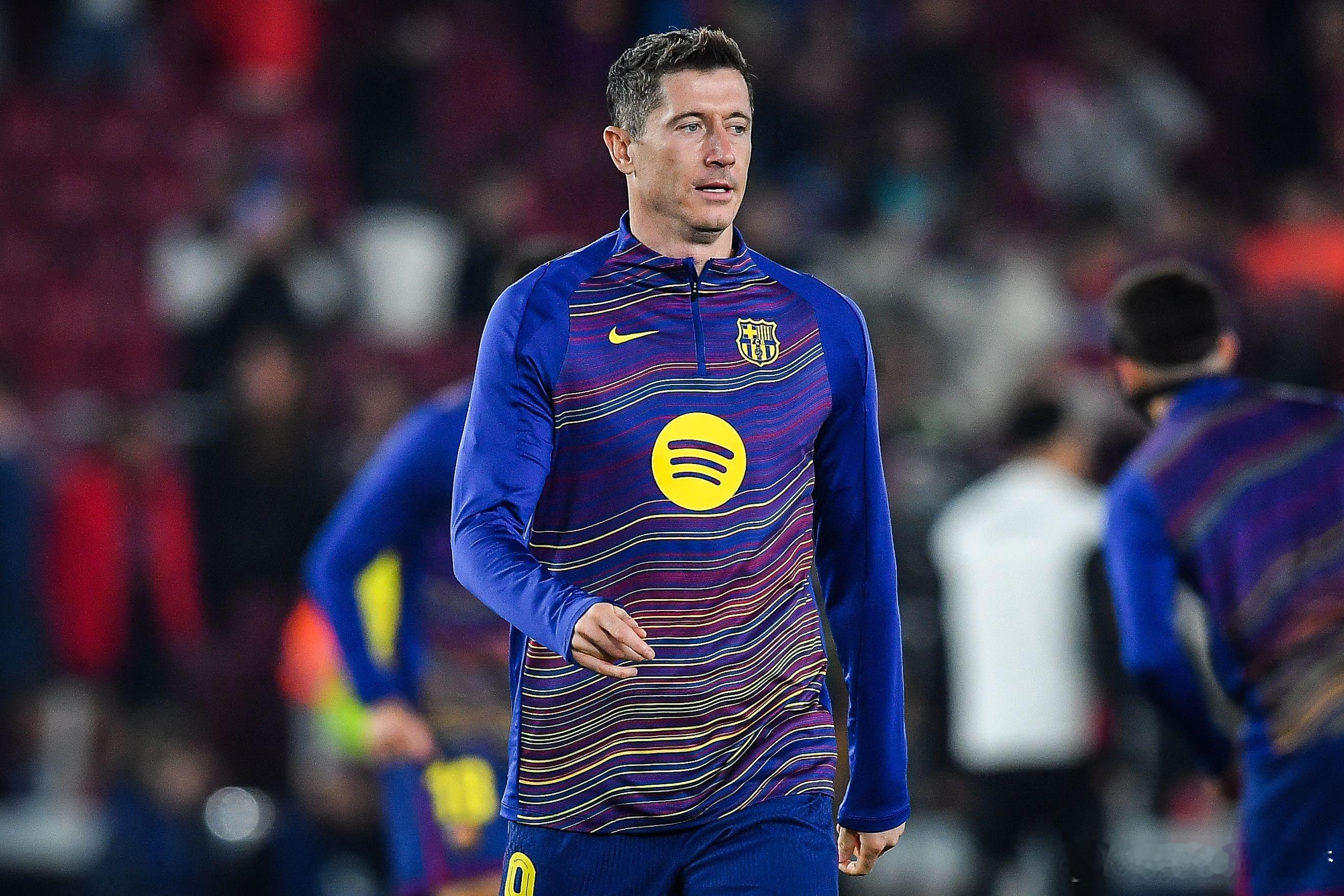 前波兰国门扬·托马舍夫斯基接受了媒体的采访，对巴萨打算降薪续约莱万一事表达了不满