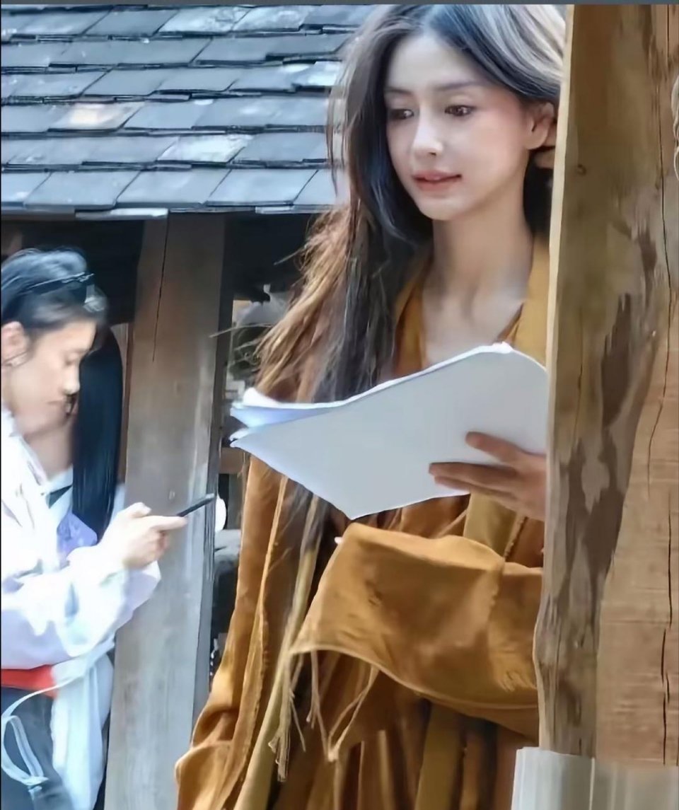 感觉baby素颜比化妆好看 
