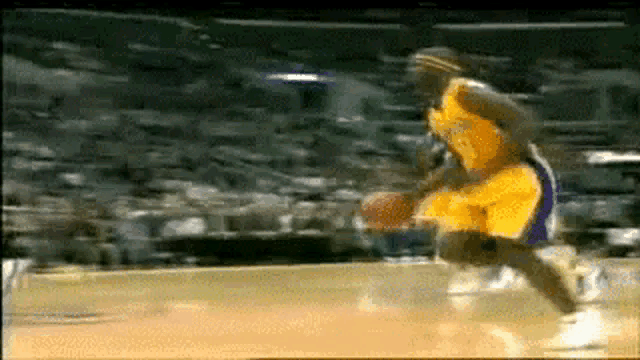 科比空中接球旋转180度扣篮！小飞侠