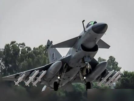 美国军工有一个公开的秘密：F-35飞得再快，导弹打得再准，一旦稀土断供，生产线说