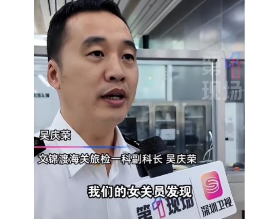 反华势力入侵？我国海关截查两名女子，掀开裙子一看，好家伙，大腿上密密麻麻缠满了活