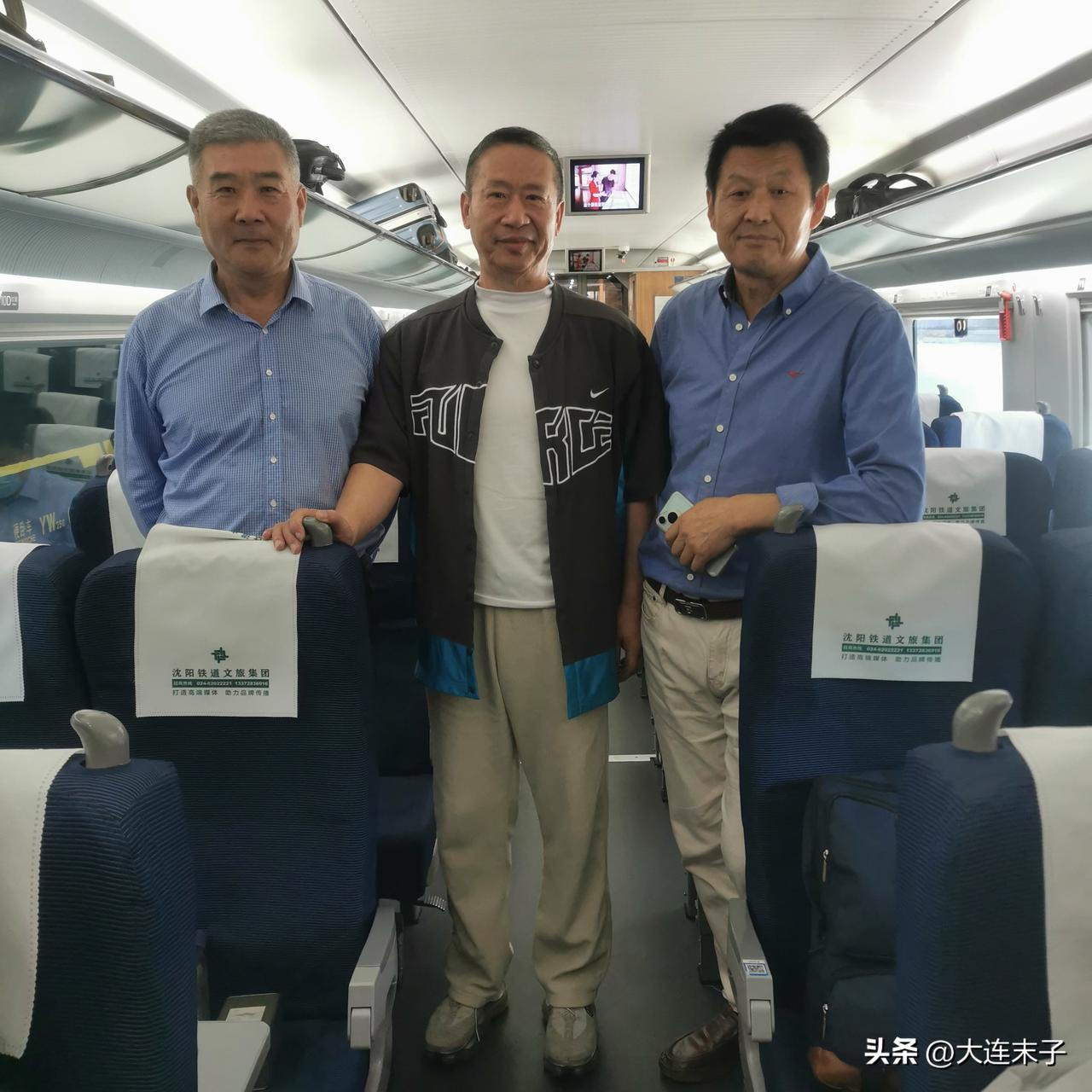 缘分，是十万分之一的巧合？

小学到中学都在同一个班，守着同一所校园，后来两人考