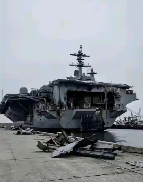 据说美国福特号航母被一场大火烧掉了几百个床位，又说大火烧了三十多小时，要是真烧了