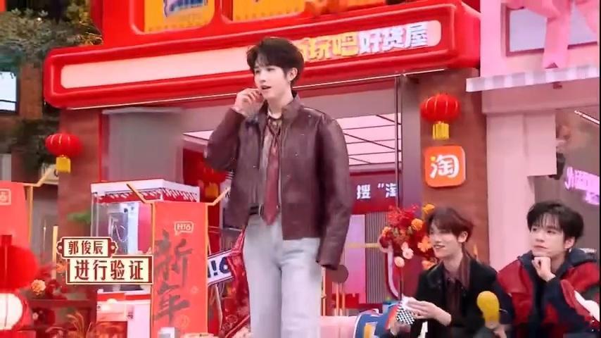 安静对口型也能圈粉！郭俊辰不语只是一味地跳舞 唱歌游戏不发声，舞姿却轻盈又好看，