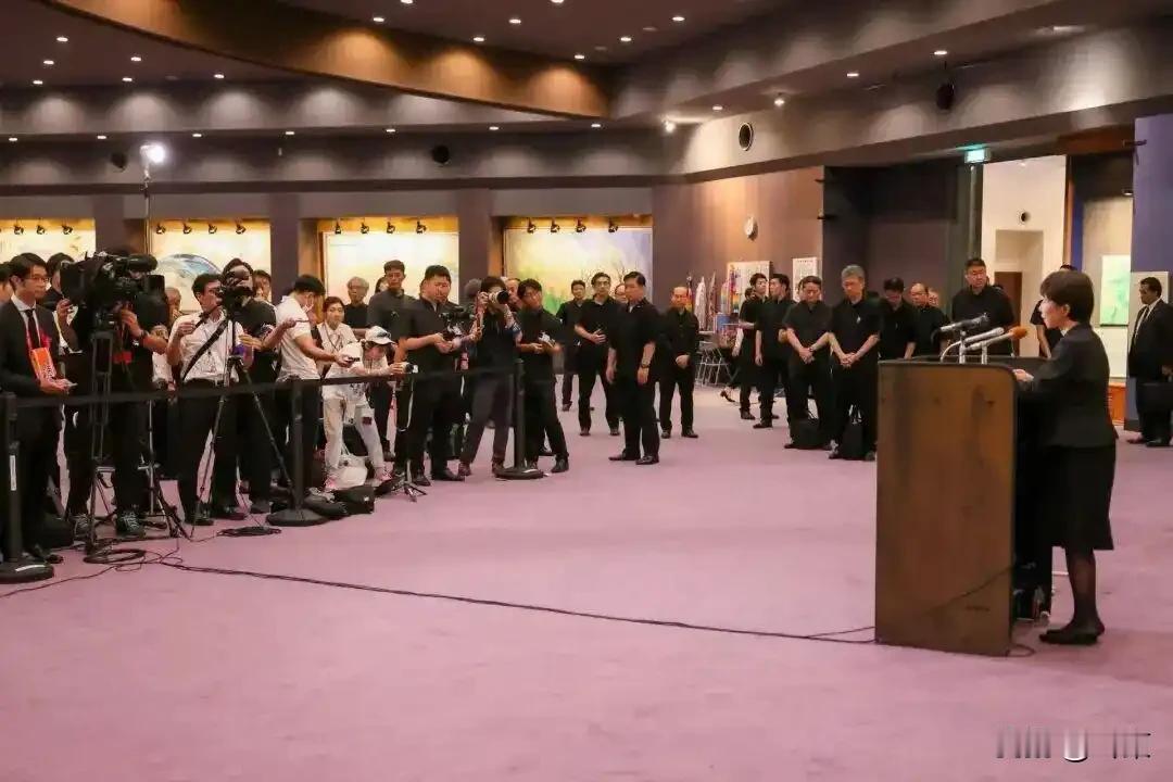 高市演讲被嘘了，但她表示「没听见」

当地时间6月23日，日本首相高市早苗出席冲