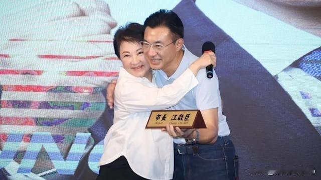 卢秀燕送“秘密武器”交棒江启臣，一句“秀燕将启程，有六才有八”暴露剑指2028野