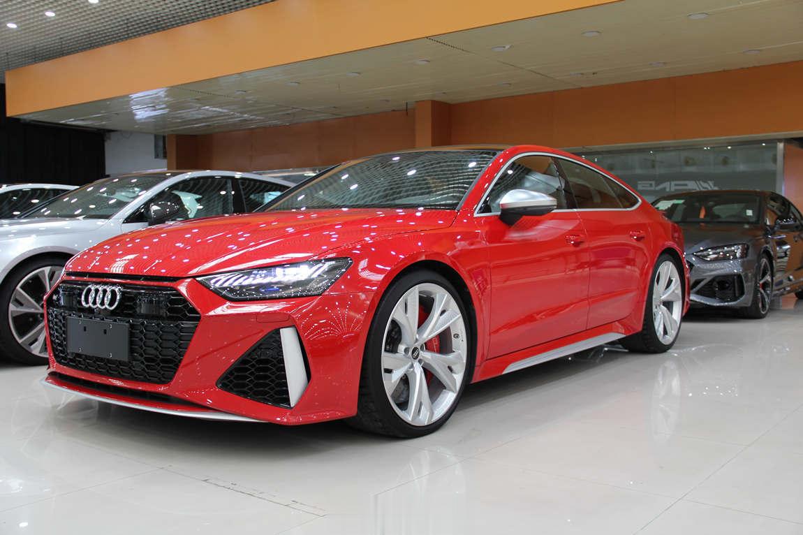 奥迪 RS 7 Sportback 探戈红[舔屏]颜色非常炸裂，价格也非常炸裂直