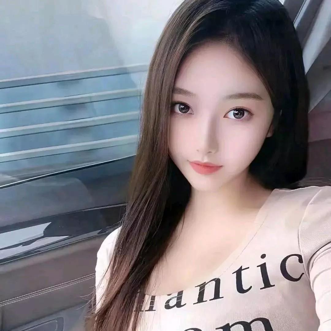 甜美少女，车内自拍，温柔可爱