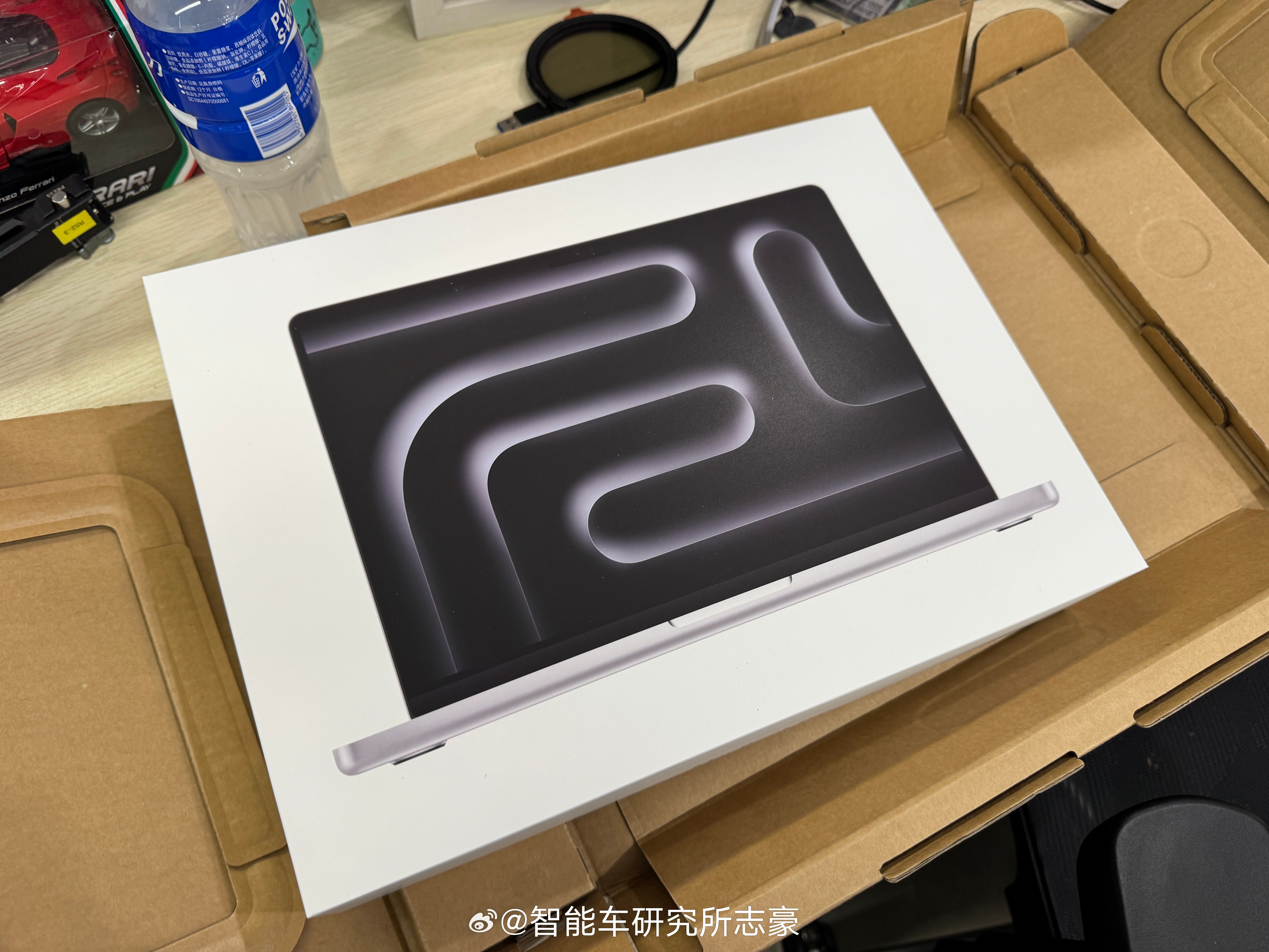 新生产力工具到位，一桌子都装不下朝着影视民工又进一步了