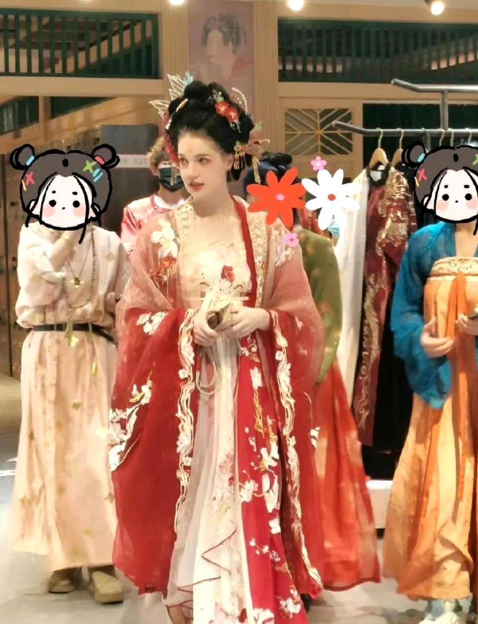 李白穿汉服真漂亮，撒贝宁和李白结婚太正确了，前女友章子怡已经离婚，撒贝宁和李白还