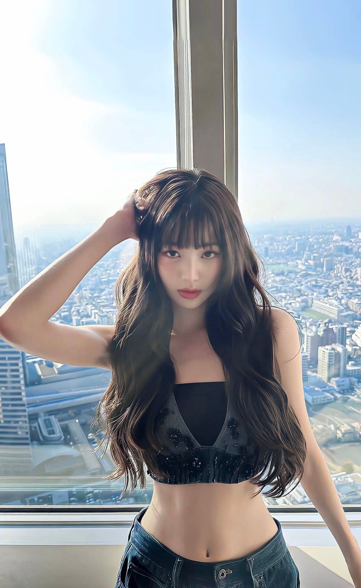 2025年11月12日，据房地产业界及韩国最高法院登记所消息，IVE成员张元英于