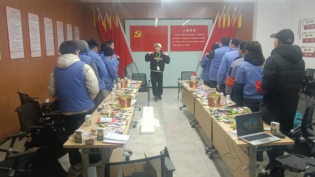 聚首共话党恩，那场面可太动人了。就像省法院的99名老党员在重阳节开展的活动，他们