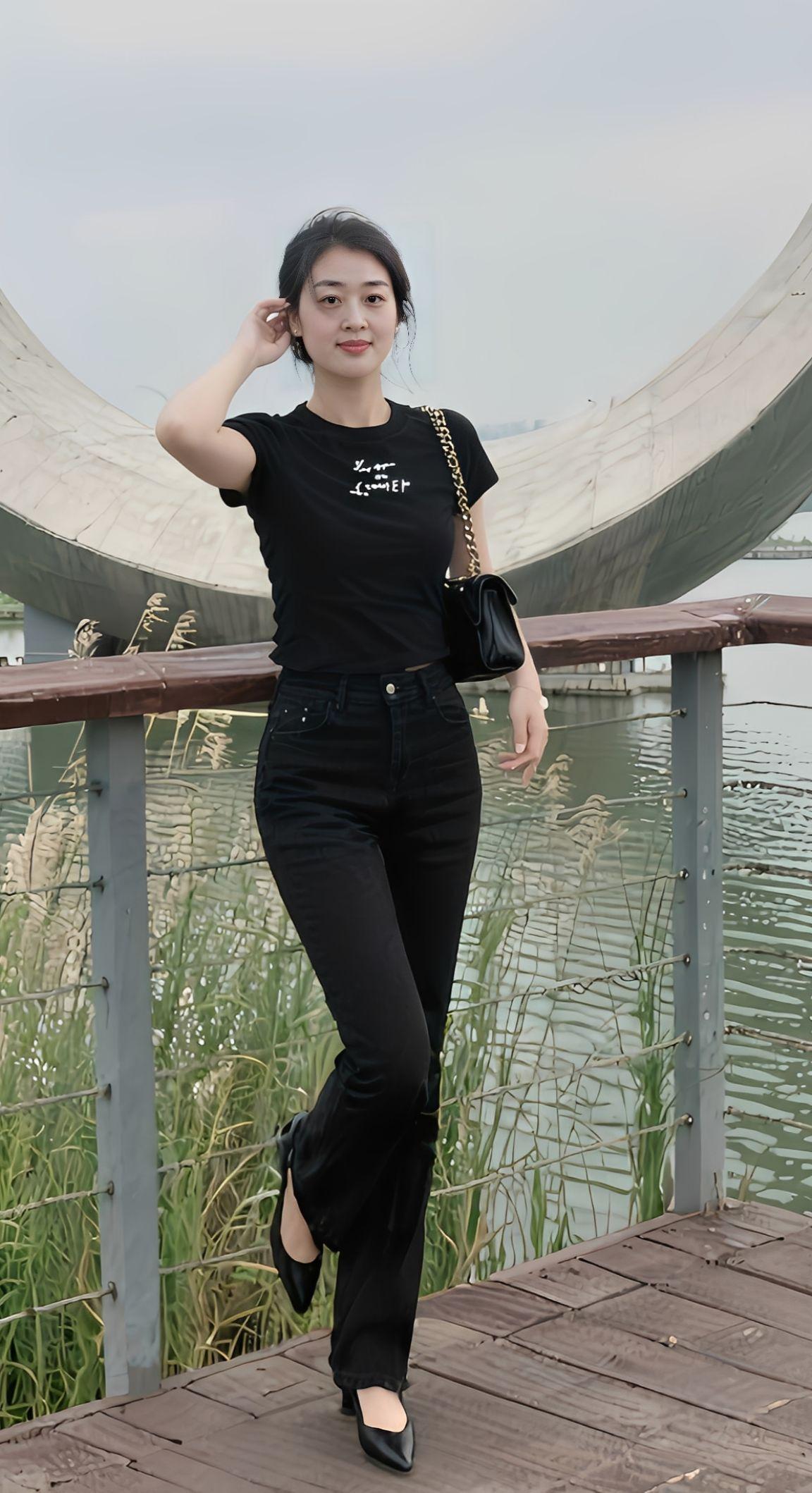 人到中年，别再让你的眼睛背叛了你的心，只需不近不远的欣赏，淡淡的喜欢就好。