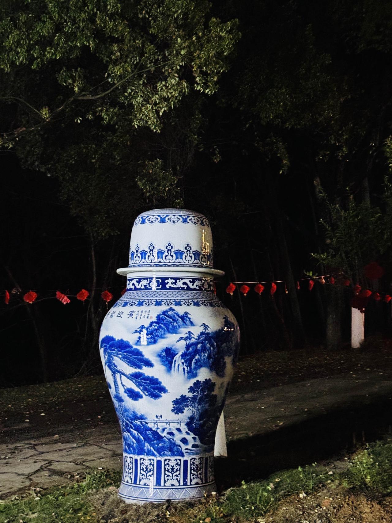 瓷器/瓷画/陶瓷手串
没有人能够空着手走出景德镇[憨笑]
 千年瓷都景德镇