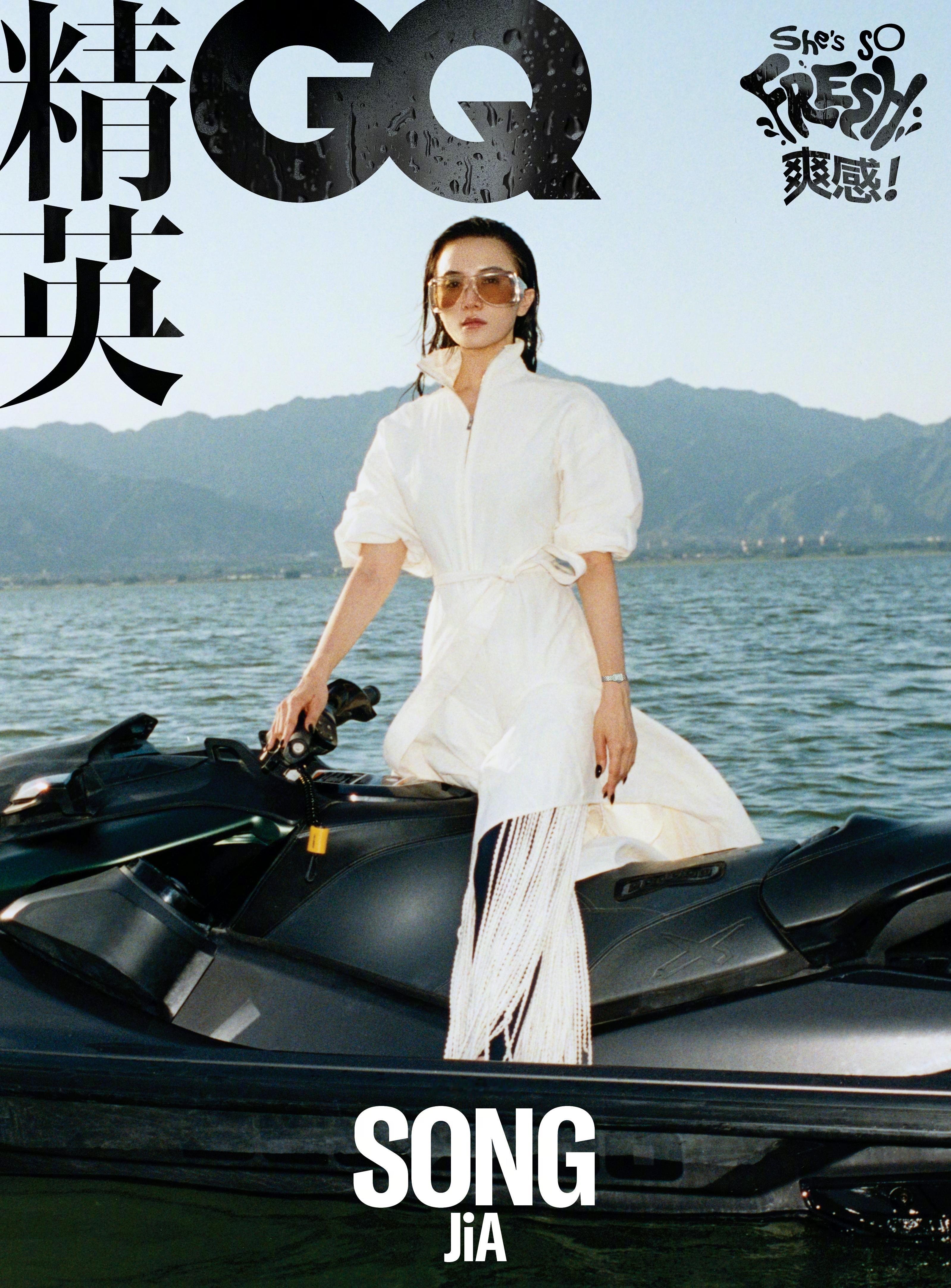 GQ中文版复刊后的首张女星封面，宋佳佩戴 Cartier 珠宝亮相，“夏天的花”