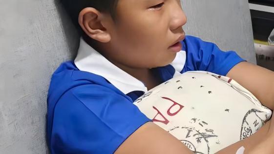 真是越想越闹心。
初一个儿子，今晚因为背英语，又哭了。

之前为了让他有点零花钱