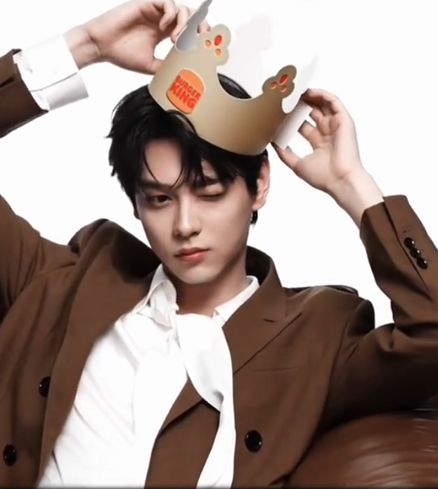 田栩宁汉堡王拍摄花絮已送达田栩宁一起好好吃饭吃堡堡 田栩宁汉堡王拍摄花絮已送达，