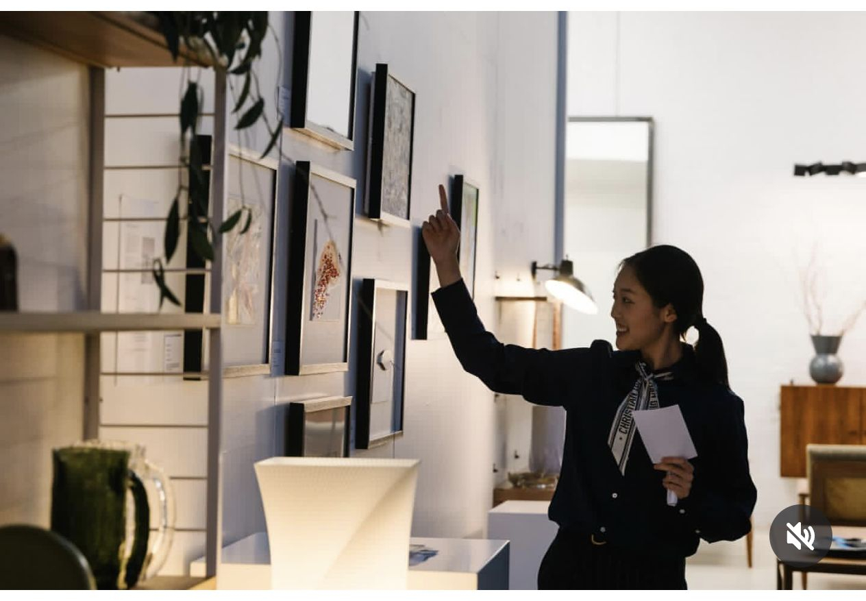 爱新觉罗启雯Aixinjueluo Qiwen 启雯妹妹初次尝试了个人画展，其中