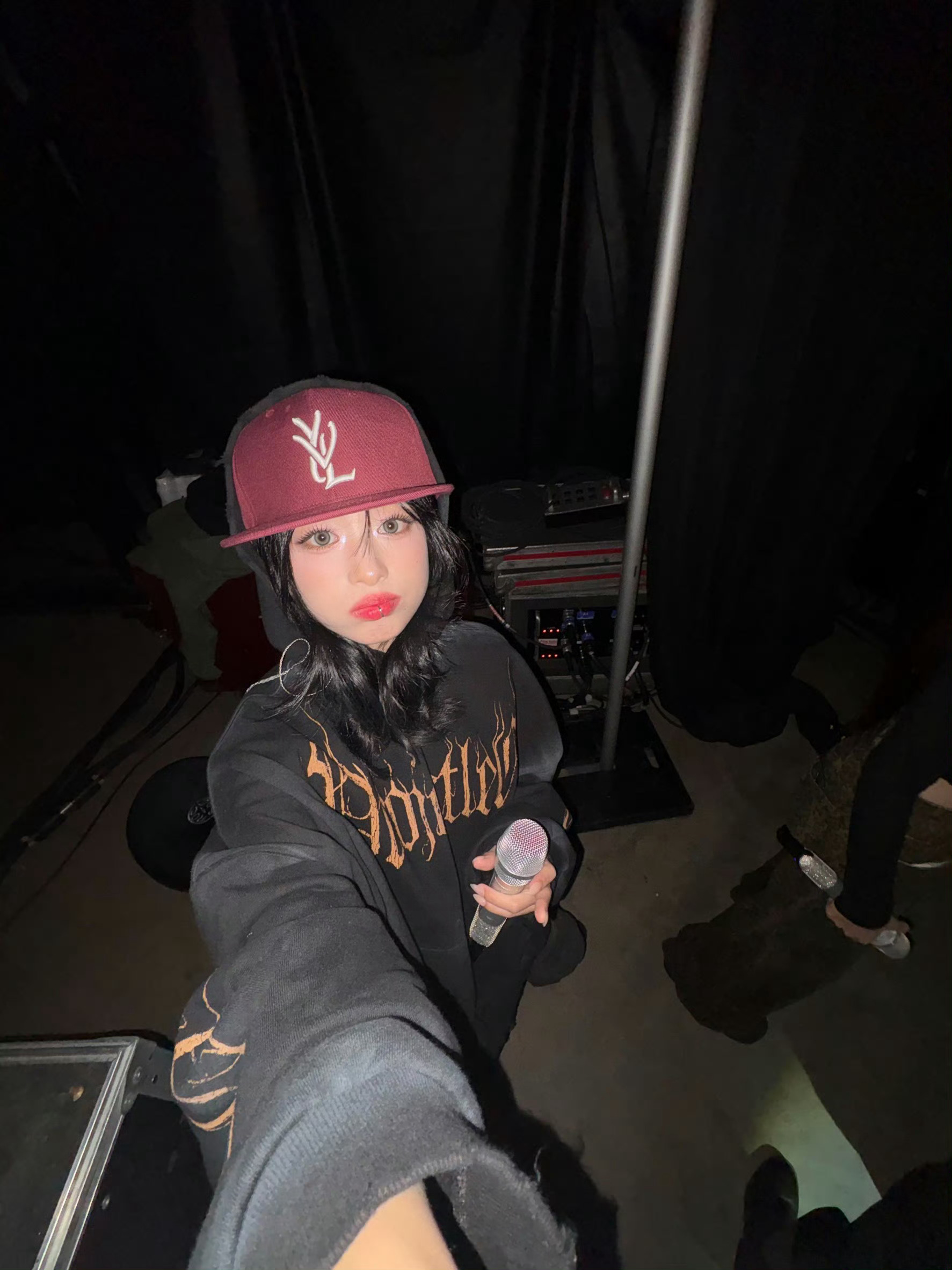 BABYMONSTER郑雅贤服装争议郑雅贤完全wwzz 请大家专注艺人舞台不要再