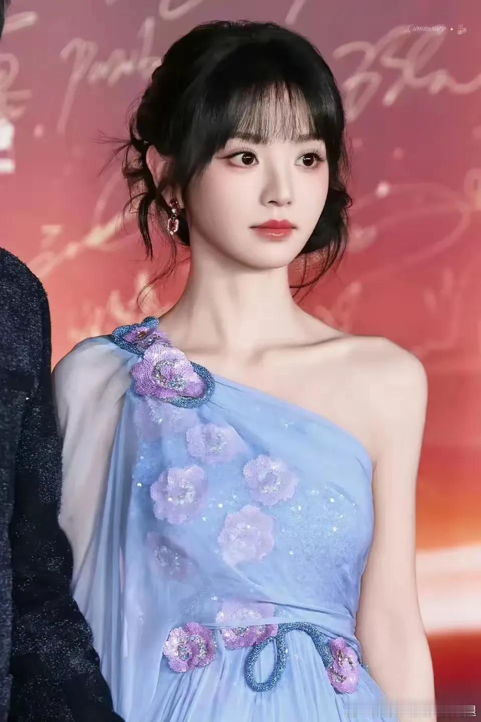 田曦薇美图分享，肤白貌美，颜值出众漂亮任敏好看! 美女明星照分享 女星美照分享 