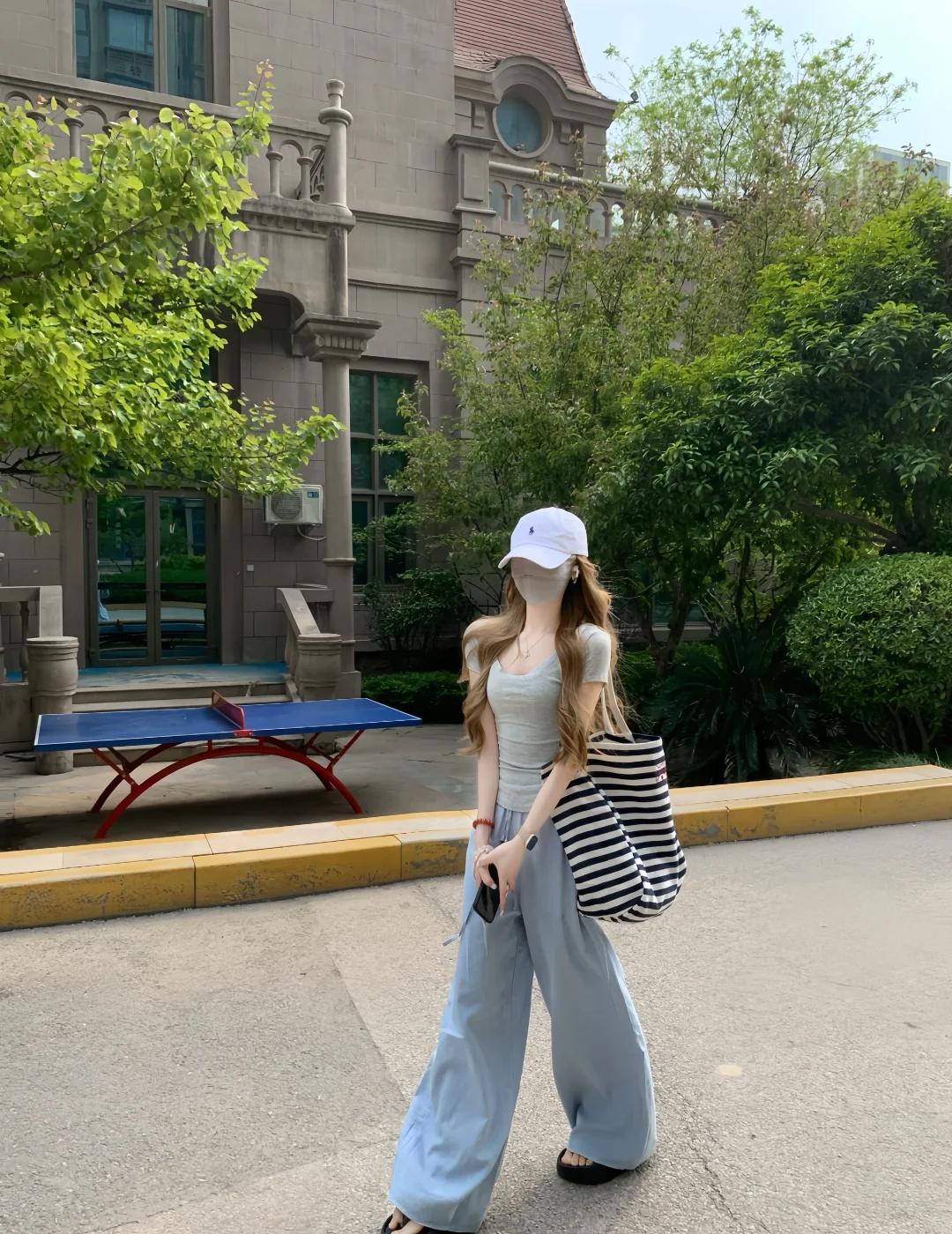 夏日松弛感穿搭！
不费力气的穿撘 出门随手拍 OotdOotd 舒服最重要 清爽