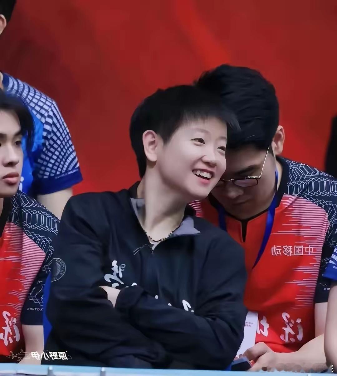 摄影师真的用心了！把莎莎拍的这么真实，确实拍出了莎莎本人的模样！白嫩嫩水润的皮肤