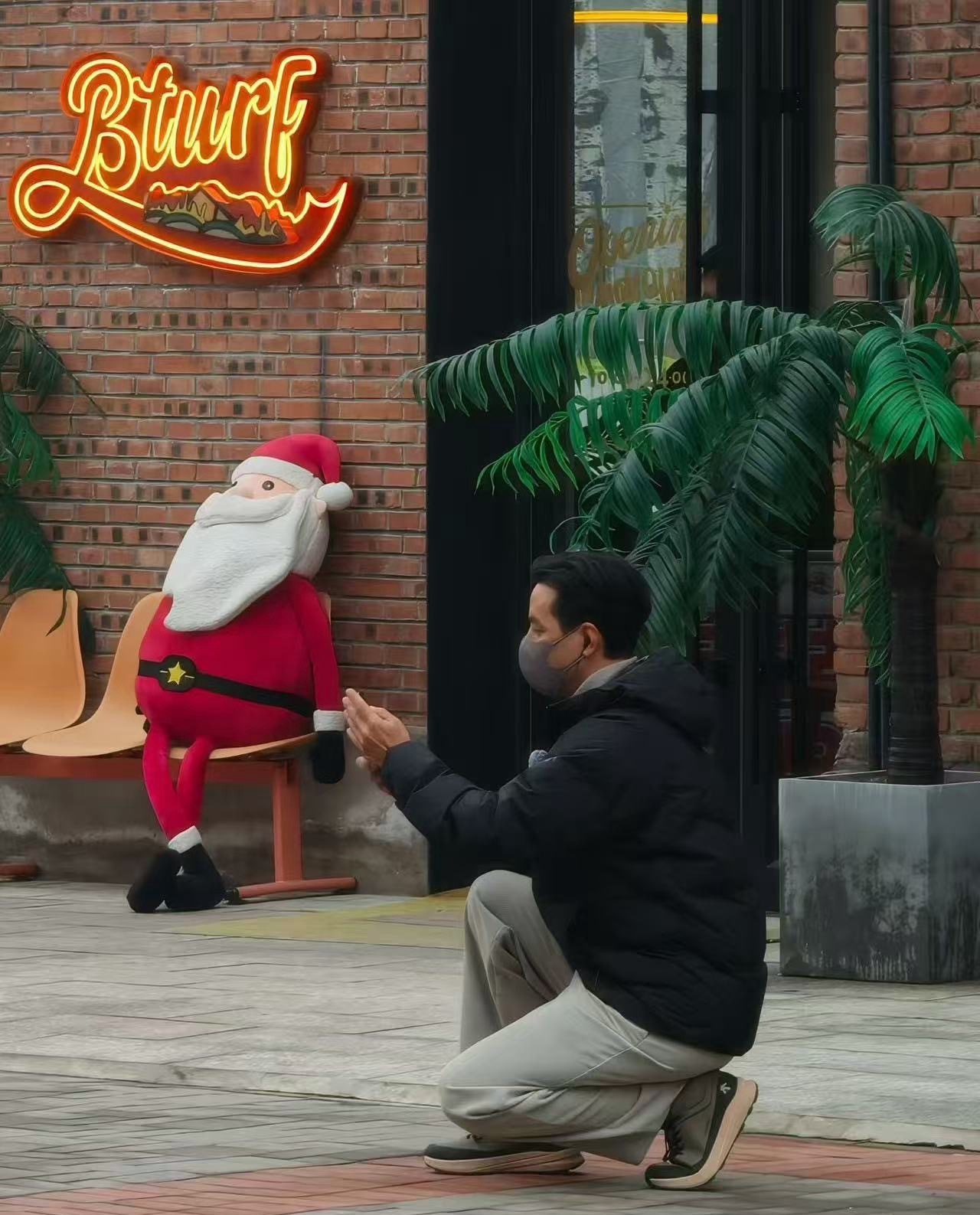 吴彦祖疑似用上小米新机 看着像是新机诶。不过这次小米和徕卡这次合作升级，确实让我