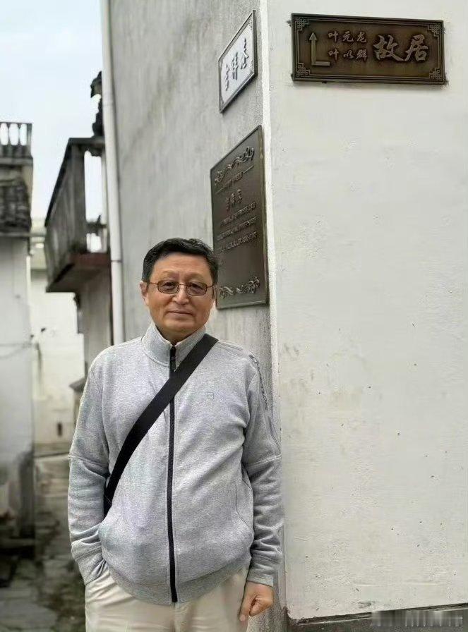 作家叶周安徽寻根时心脏病突发逝世 🙏🙏🙏🙏现在心脏病，脑梗防不胜防，很多