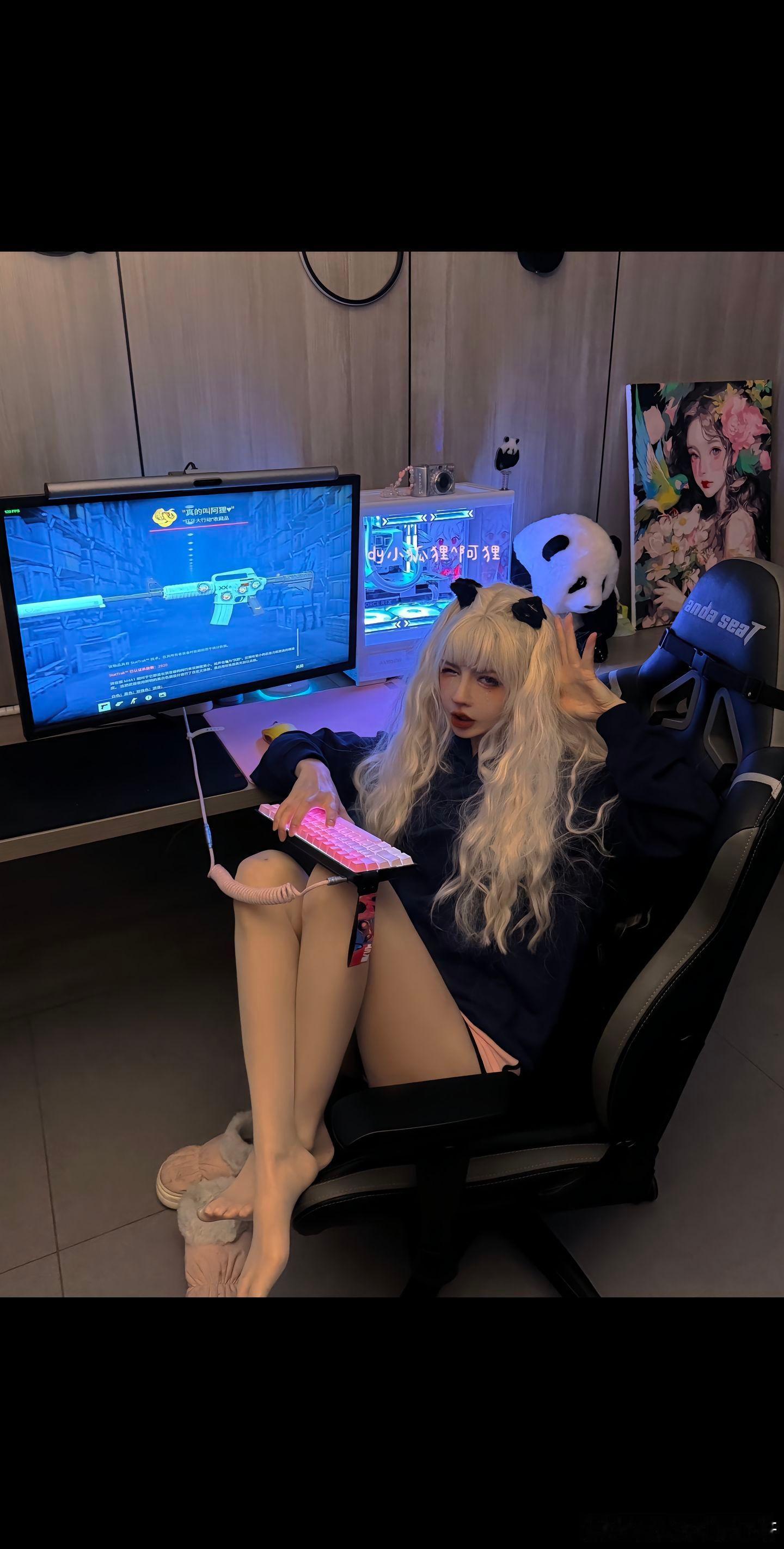 电竞少女小猫咪～ ​​​