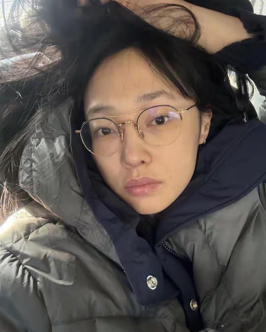 白百何哪怕是素颜，这颜值也是相当顶！
这几年白百何没有了以前的笑容，着实让人心疼