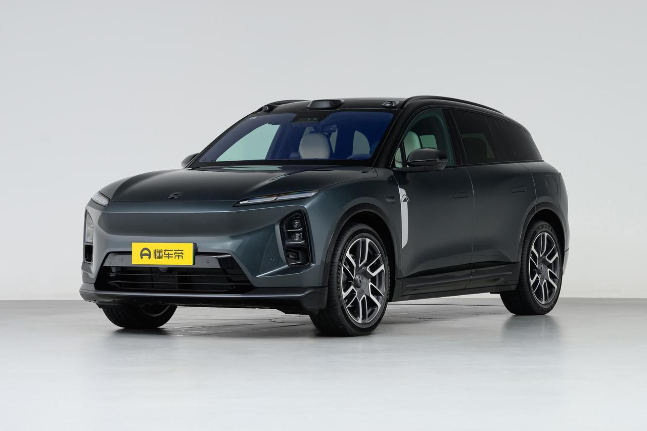 蔚来 ES6：中型豪华 SUV，整车格调精致高级，底盘厚重感十足。品牌配套服务体