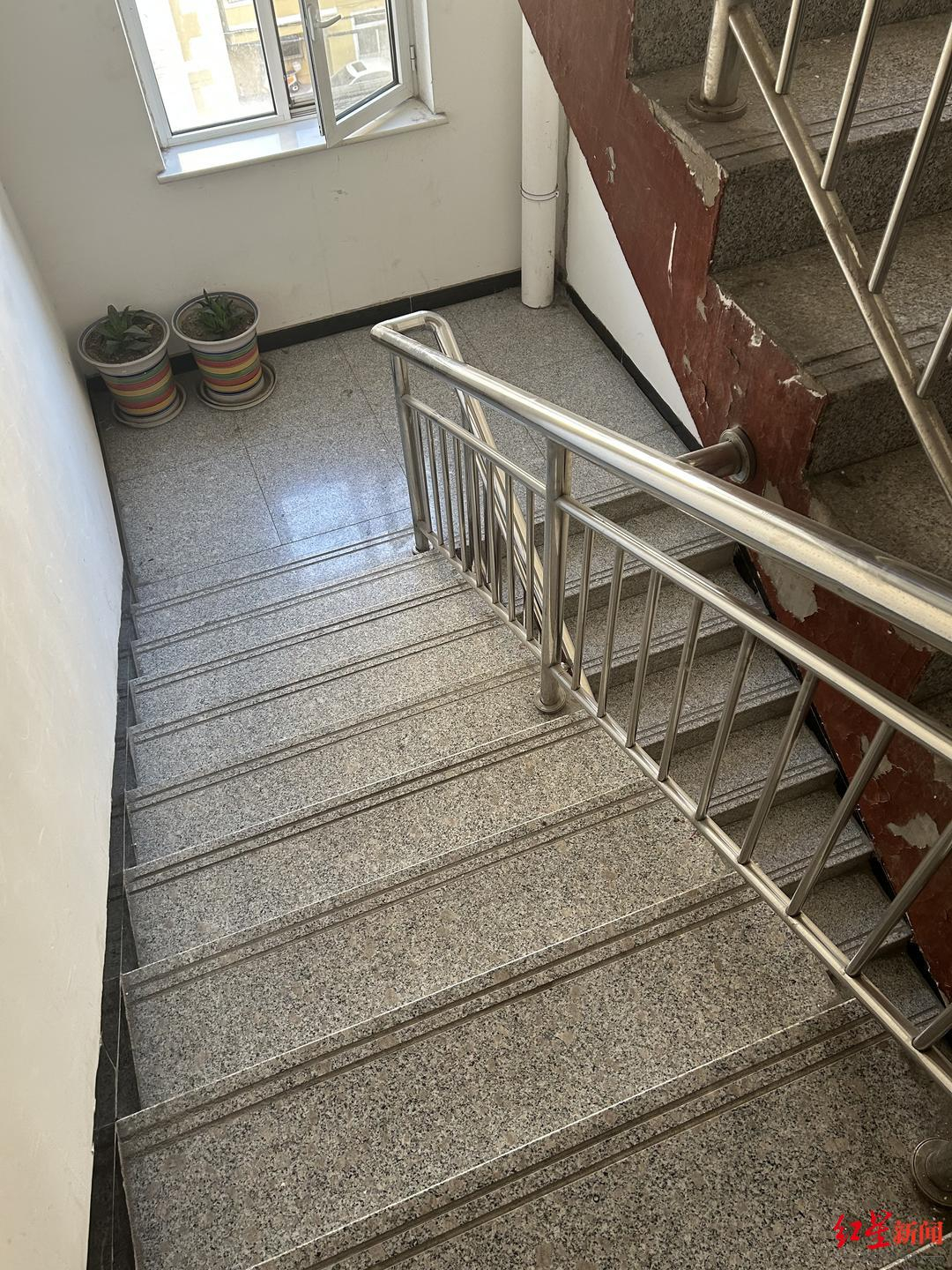 【#120抵达40分钟后抬上车老人离世#  急救中心被判赔17万余元】#120未