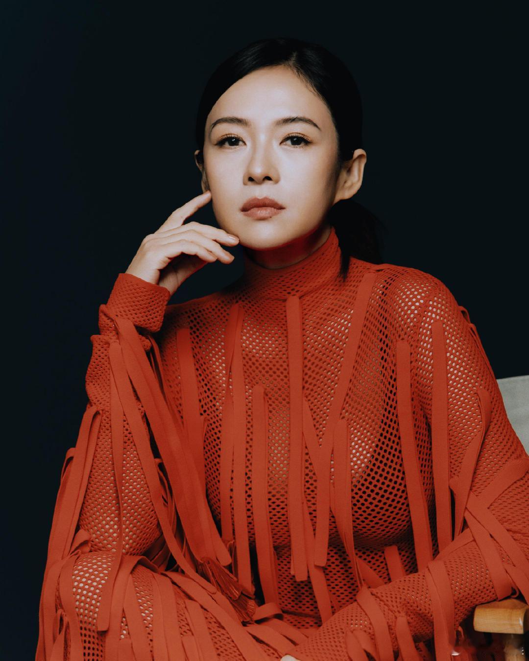 章子怡岁月沉淀出来的魅力不必追赶时间，章子怡在每个阶段都绽放专属光彩。岁月沉淀出