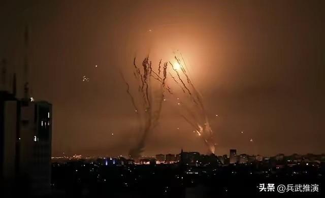 这场战争最终还是走到了这一步！

美以联手动手，直接打伊朗的能源设施，战争彻底升